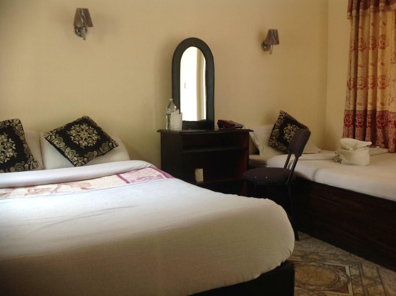 Hotel Direction Покхара Экстерьер фото