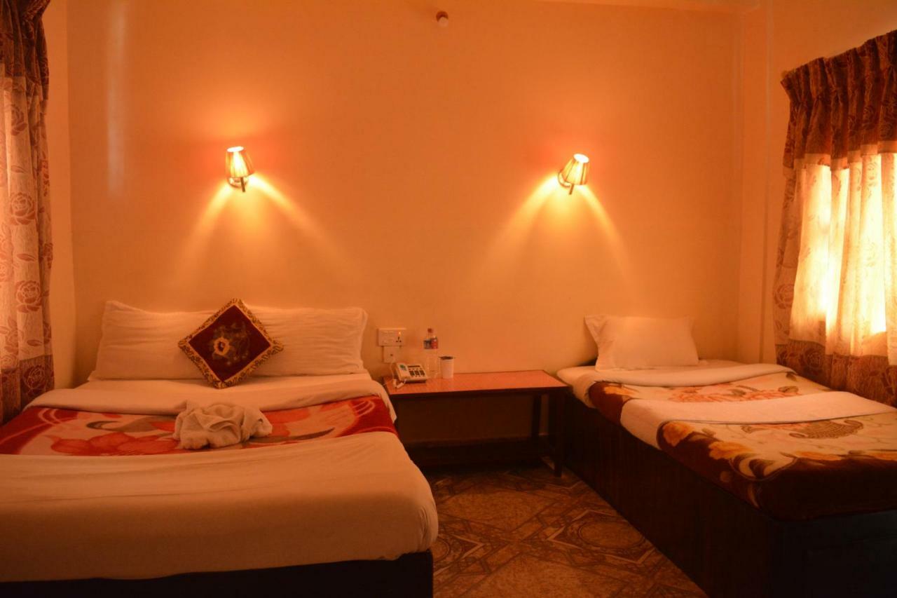 Hotel Direction Покхара Экстерьер фото
