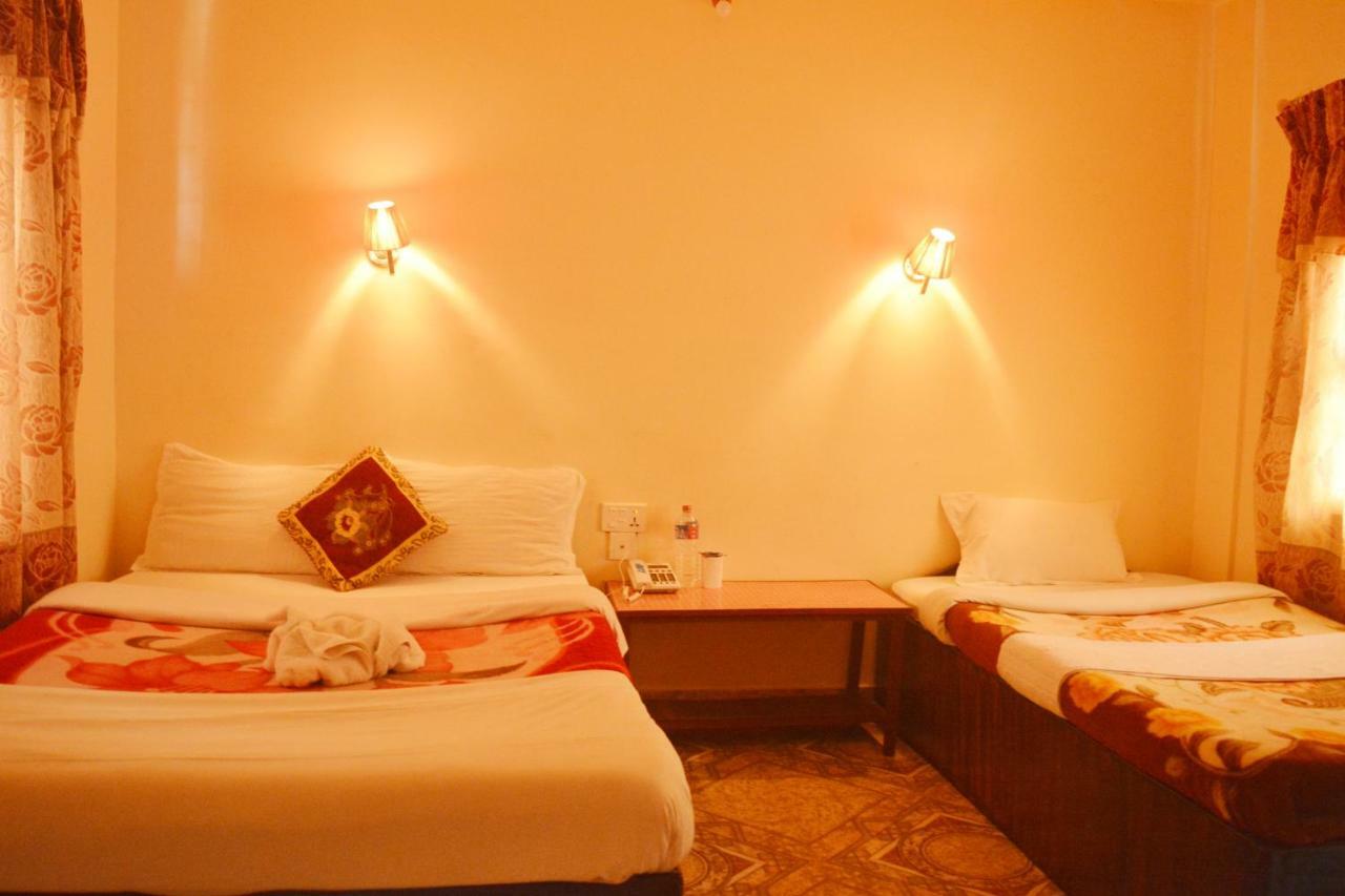 Hotel Direction Покхара Экстерьер фото