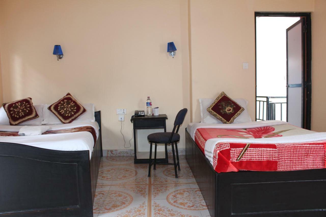 Hotel Direction Покхара Экстерьер фото