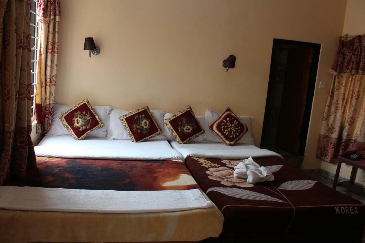 Hotel Direction Покхара Экстерьер фото