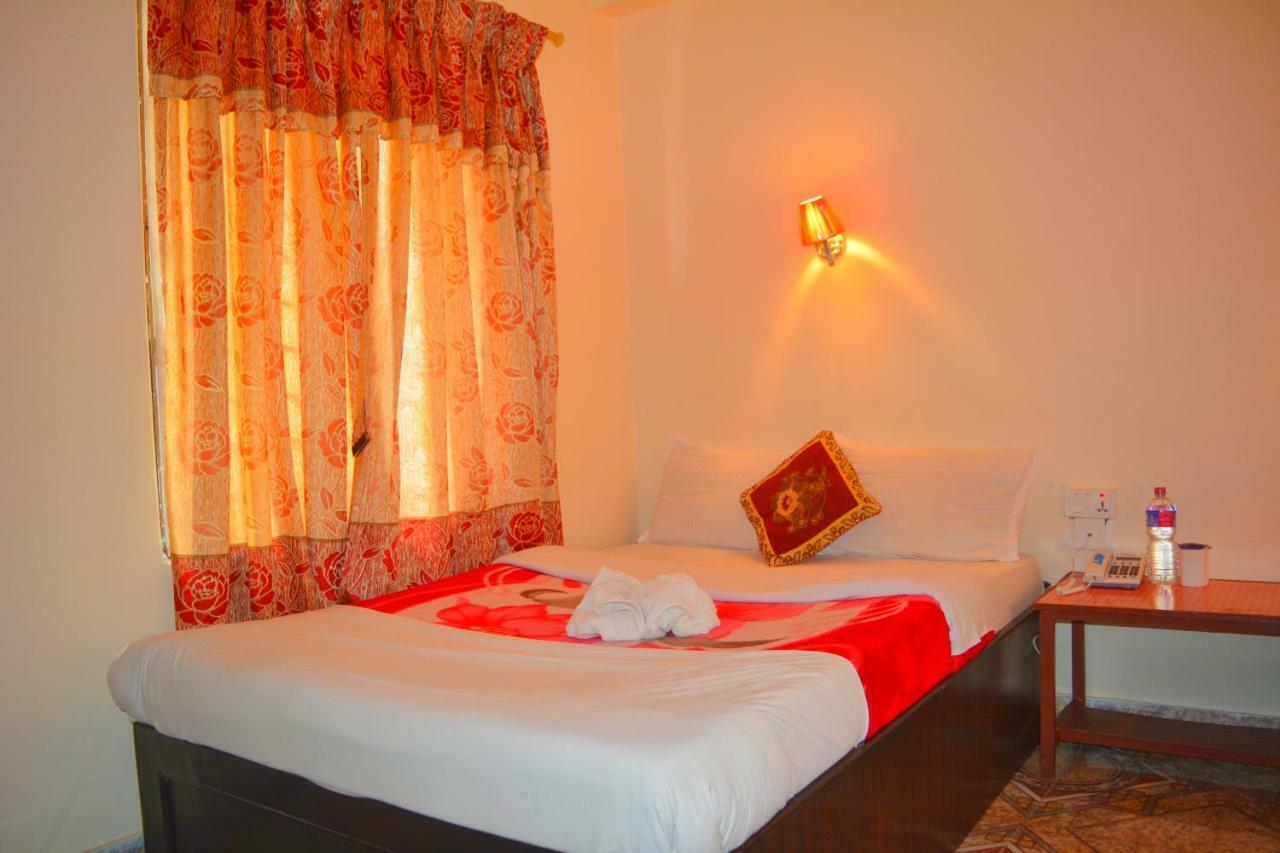 Hotel Direction Покхара Экстерьер фото